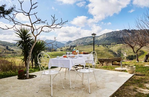 Calatafimi House | Vacation Home "Helimos Segesta" with Mountain View, Private Terrace & Wi-Fi