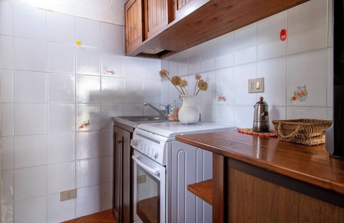 Paduledda House | Vacation Home "La casetta con vista" with Sea View, Terrace & Garden