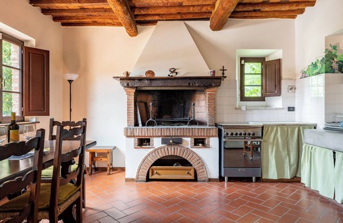 Montecarlo House | Vacation Home 'La Casina di Elisa' with Private Garden & Wi-Fi