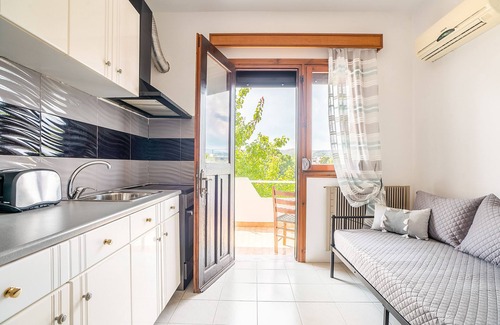 Soroni House | Vacation Home "La Christine" with Sea View, 2 Balconies & Wi-Fi