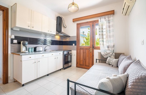 Soroni House | Vacation Home "La Christine" with Sea View, 2 Balconies & Wi-Fi