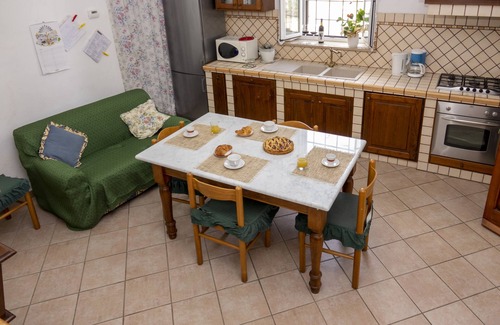 Collesalvetti House | Vacation Home La Lodola, in the Tuscan countryside with views of the valley