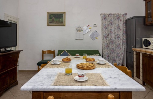 Collesalvetti House | Vacation Home La Lodola, in the Tuscan countryside with views of the valley