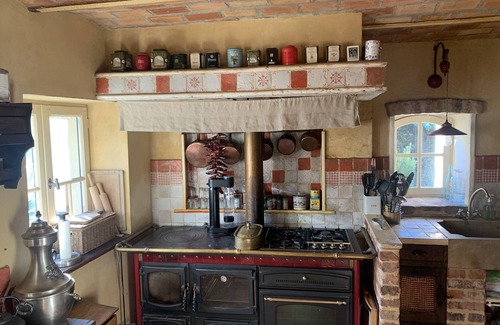 Garancieres House | Vacation Home "La Maison Du Grand Maronnier" with Wi-Fi