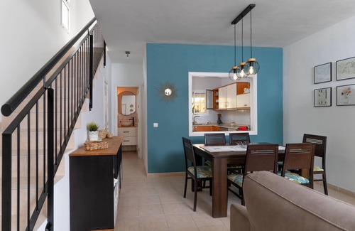 Maspalomas House | Vacation Home 'Las Velas 37' with Shared Pool, Wi-Fi and Air Conditioning