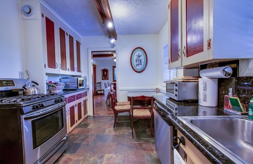 Ann Arbor House | Vacation Home Offering Country Setting. Weddings not allowed.