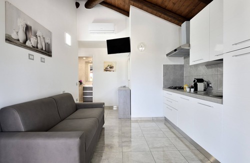 Torre di Bari House | Vacation Home "Pasquale Holiday" with Sea View, 2 Private Terraces & Wi-Fi