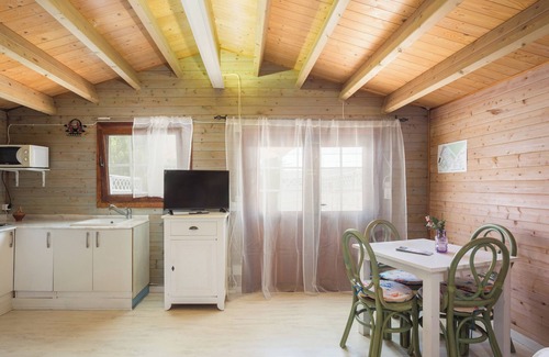 Oliva House | Vacation Home "Piano" near Beach with Shared Pool & Wi-Fi