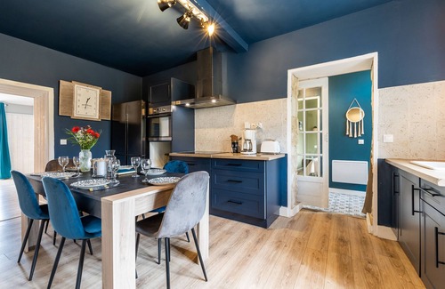 Vertheuil House | Vacation Home "Pierre et espace bien-être" with Private Pool, Sauna & Wi-Fi