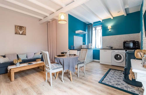 Vertheuil House | Vacation Home "Pierre et espace bien-être" with Private Pool, Sauna & Wi-Fi
