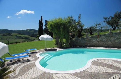 Modigliana House | Vacation Home "Re Piano I Fiori" with Balcony, Shared Pool & Wi-Fi