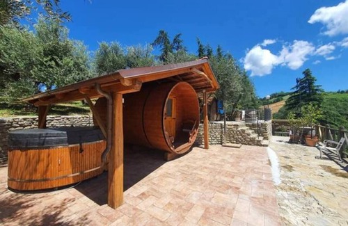 Modigliana House | Vacation Home "Re Piano I Fiori" with Balcony, Shared Pool & Wi-Fi