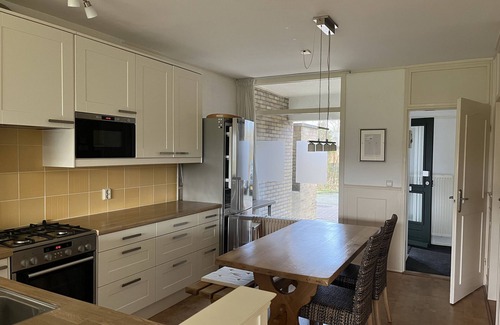 Heeg Apartment | Vacation home right on the water with mooring