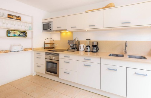 Provensals House | Vacation Home Villa Cala Padri with Pool, Wi-Fi, A/C, Terrace & Garden