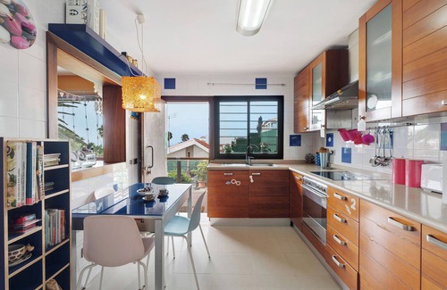 Barranco Hondo House | Vacation Home "Villa Palmeras, un Remanso de Paz" with Sea View, Private Pool & Wi-Fi