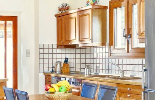 Karteros House | Vacation home Villa Karteros in Karteros - 10 persons, 5 bedrooms