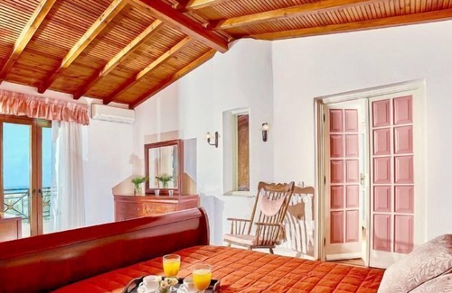 Karteros House | Vacation home Villa Karteros in Karteros - 10 persons, 5 bedrooms