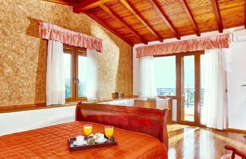 Karteros House | Vacation home Villa Karteros in Karteros - 10 persons, 5 bedrooms