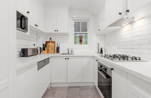 Millers Point Apartment | Vacation Home w Private Rooftop and Harbour View