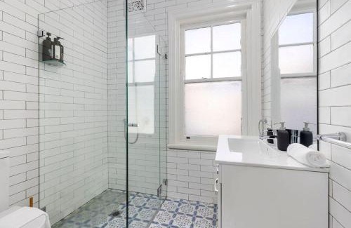 Millers Point Apartment | Vacation Home w Private Rooftop and Harbour View