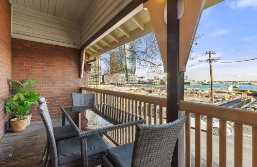 Millers Point Apartment | Vacation Home w Private Rooftop and Harbour View