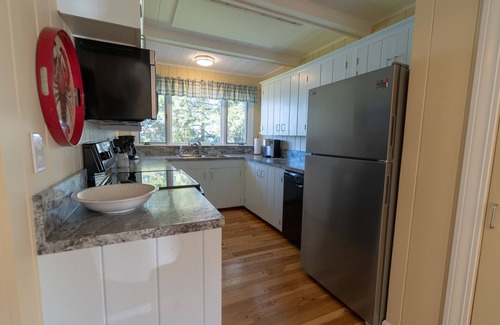 Belfast House | Vacation Home with private lake frontage- Great Summer or Fall Getaway!