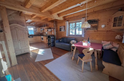 Reichenau House | Vacation home1800m, near ski lift, wooden stove, W-LAN, desk, outdoor sauna