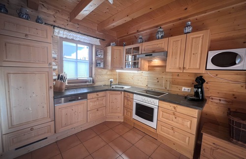 Reichenau House | Vacation home1800m, near ski lift, wooden stove, W-LAN, desk, outdoor sauna