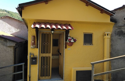 Sasso di Castalda House | Vacation House Margherita in Sasso di Castalda