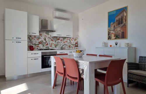 Lido Marini House | Vacation House Horizon with large veranda on the sea, and only 50mt from the sea.
