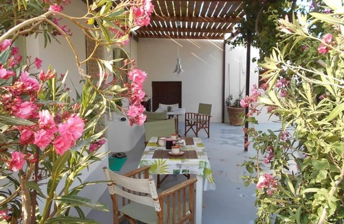 Kamari House | VACATION HOUSE WITH VIEW TO MOUNTAIN