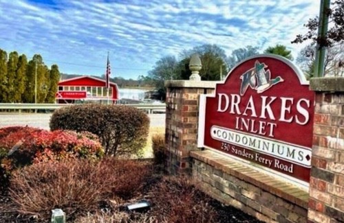 Hendersonville House | Vacation Living! Lake & Pool Close to Nashville!#