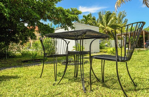 Bell Channel Bay Condo | Vacation Lovers Blue Water Paradise: 2-bedroom condo with AC, WiFi in Freeport