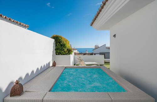 Puerto Banus Apartment | VACATION MARBELLA I Terrazas de Banus, Romantic, Jacuzzi, Pet-Friendly, Cosy Duplex Penthouse, 2min walk to Marina