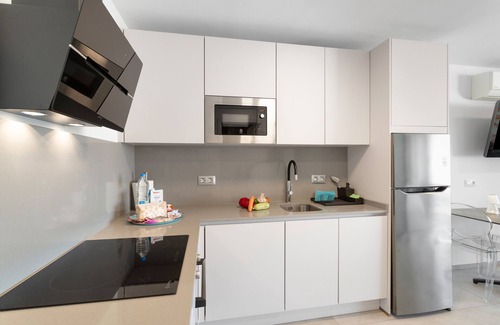 Patalavaca Apartment | Vacation 'Ocean Wave Retreat' with Sea View, Wi-Fi and Air Conditioning