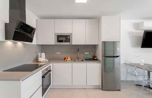 Patalavaca Apartment | Vacation 'Ocean Wave Retreat' with Sea View, Wi-Fi and Air Conditioning