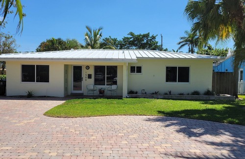 Poinsettia Heights House | Vacation Perfection! Retreat, Refresh & Recharge in Your Private Tropical Oasis