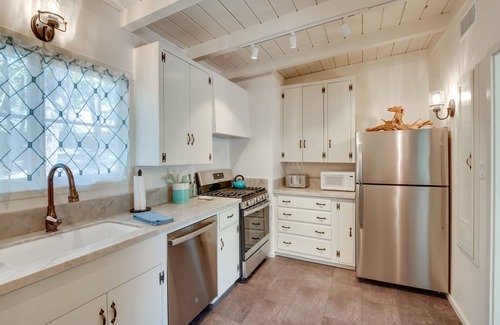Carmel Woods Cottage | Vacation Rental Home ~ 1 Mi to Carmel Beach!