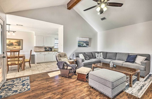 Wheeler Ridge Cottage | Vacation Rental Home Near College Station