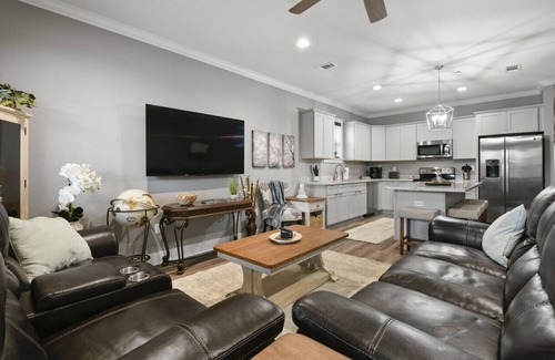 Long Beach Apartment | Vacation Rental Oasis in Downtown Long Beach - Your Gateway to Gulf Coast Bliss!