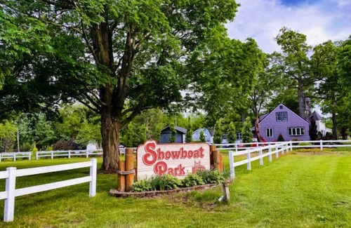 Chesaning House | Vacation Starts Here! 4 Convenient Units, Free Parking, Pets Are Welcome!