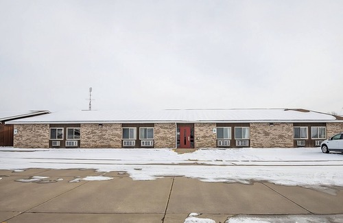Chesaning House | Vacation Starts Here! 4 Convenient Units, Free Parking, Pets Are Welcome!