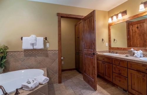 Tamarack Cottage | Vacation Station Cottage - Ski In/Ski Out Cottage | Private Hot Tub