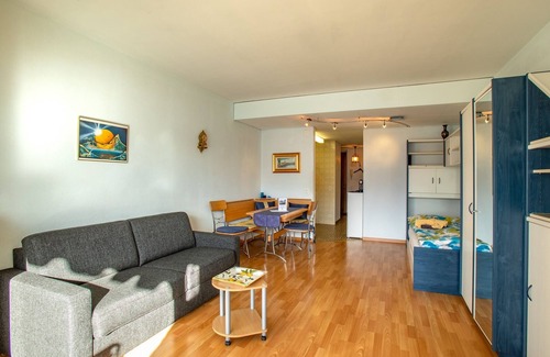 Orselina Apartment | Vacation studio on the 3rd floor ideal for 1-3 people
