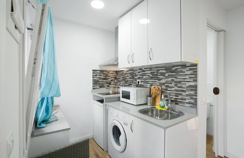 Playa de Arinaga Apartment | Vacation Studio 'Paula - 13' with Shared Pool, Shared Terrace and Wi-Fi