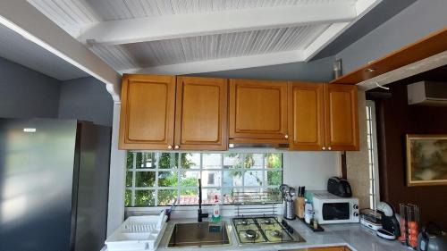 Paiania Villa | Vacation Villa 5 bedrooms