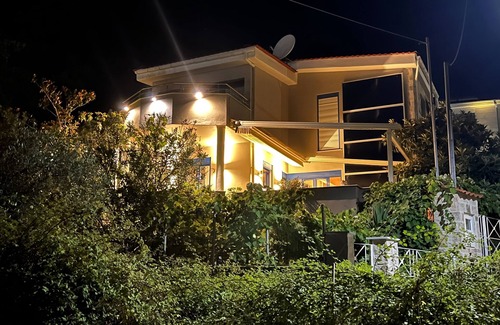 Chrisi Ammoudia Villa | Vacation Villa in Golden beach close to the sea