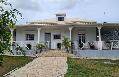 Saint-Francois Villa | Vacation villa with pool overlooking the countryside for 6 to 11 people