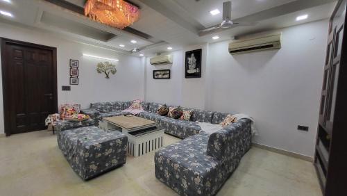 Pitampura Apartment | VacationBuddy Opulent Homestay 2 BHK Pitampura NSP