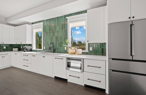 Siesta Key House | Vacationers Paradise-2 Luxury Homes-60ft Slide-Golf Sim-Sport Court-Near Village